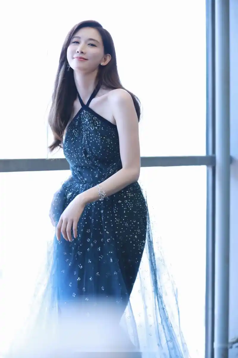 林志玲身着marchesa notte 星空裙出席panasonic松下中国