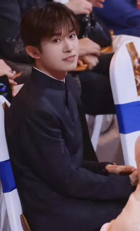 张子枫22岁封后,23岁的易烊千玺为什么当不了影帝?原因有三点