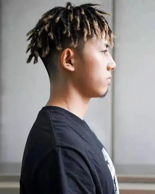 3,自然干练的男神发根定位烫