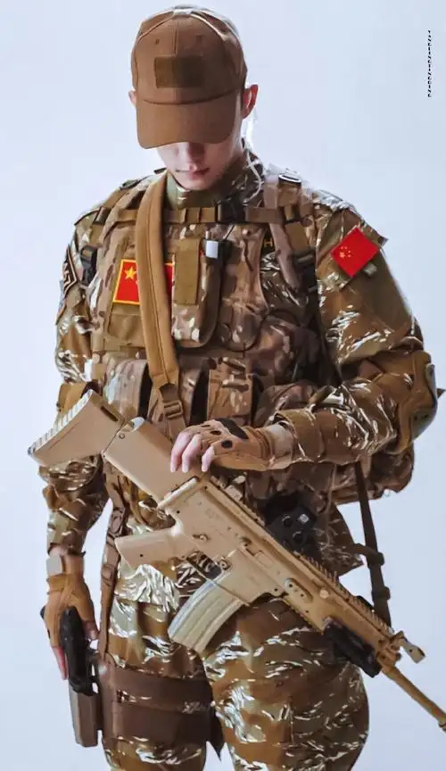 豆姐热议##黄景瑜亲爱的戎装剧照