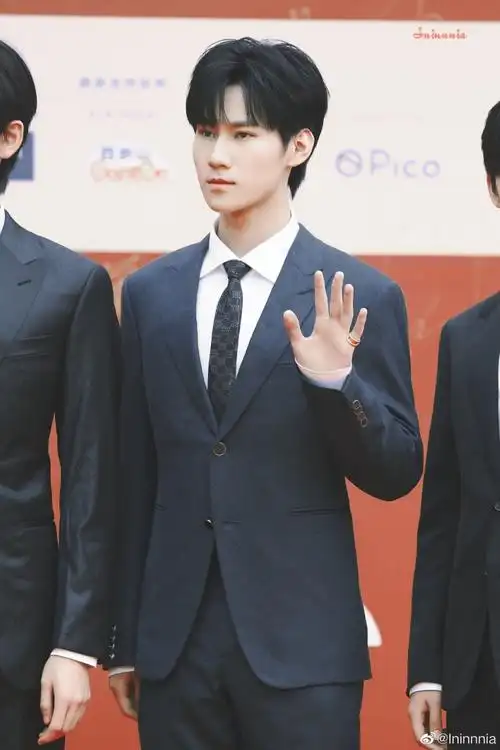 3836383836343738西装小张再现@时代少年团-张真源