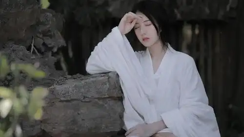 白衣似雪古风美女清冷淡雅写真