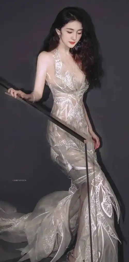 又被杨幂折服!穿"3d礼服"秀身材,36岁魅力不减!_设计的_高定_造型