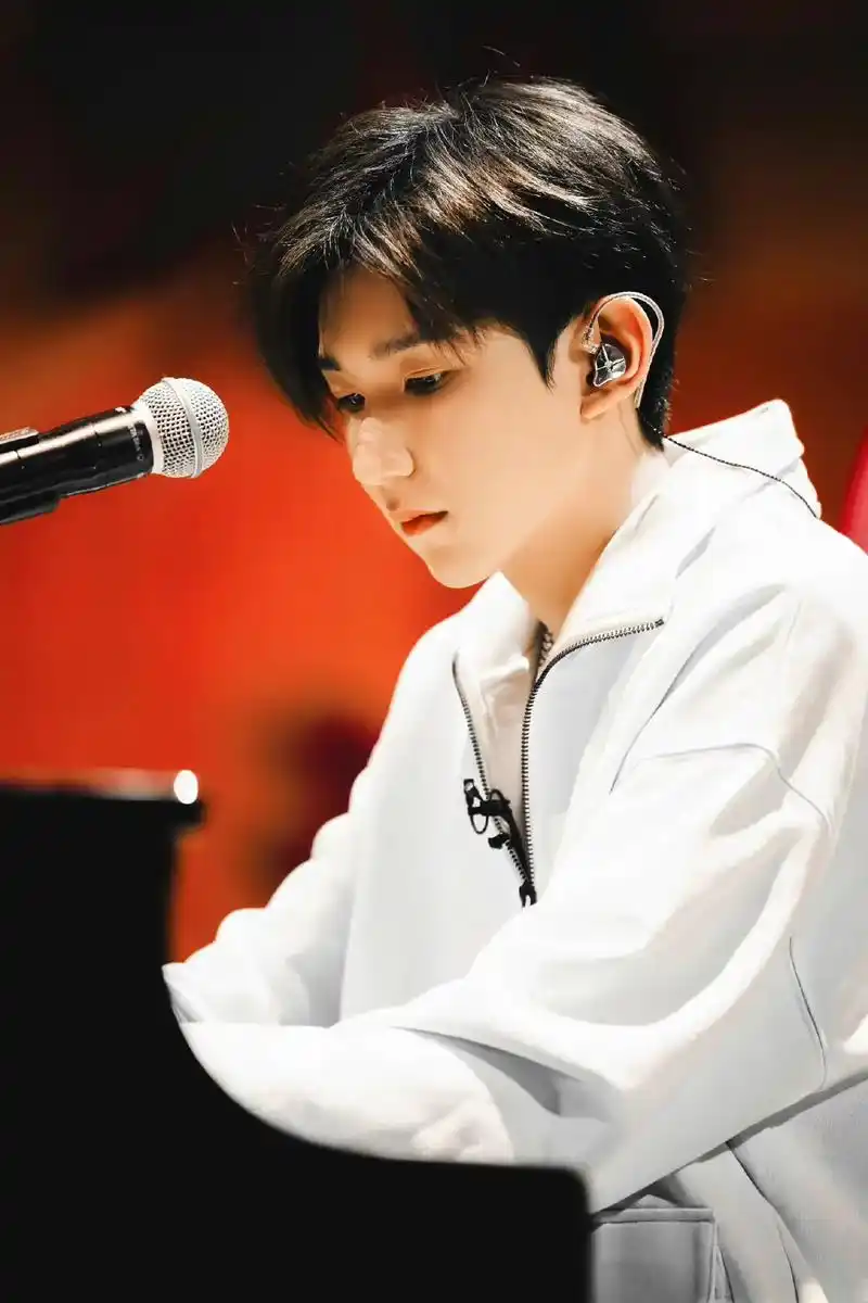 第一眼惊艳 第二眼沦陷 第三眼不负遇见#王源 #灿烂灿烂 # - 抖音