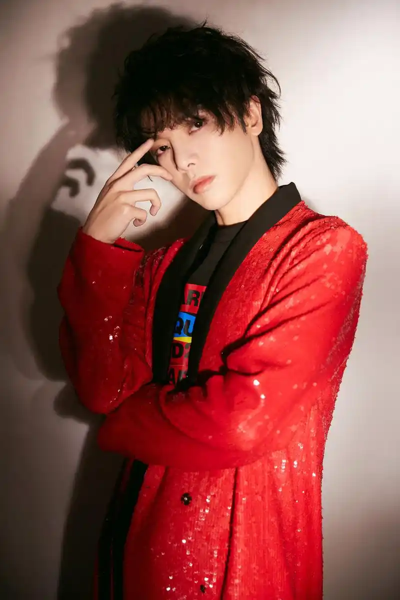 极限挑战公益演唱会纯享版即将播出今晚锁定红衣大魔王华晨宇的舞台