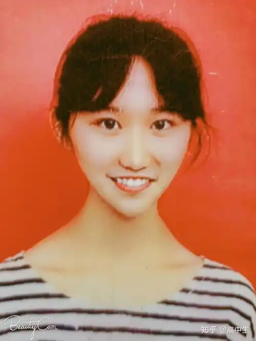 妹妹的初中毕业证件照