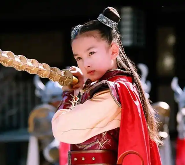 女明星哪吒头造型#还记得宋祖儿小时候演过的哪吒么,满满的童年回 !!