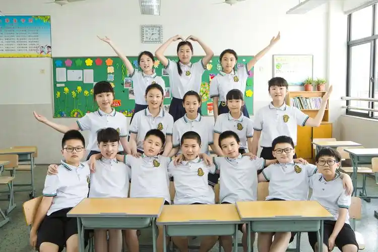 2019届朱家角小学五(4)班毕业照合影部分