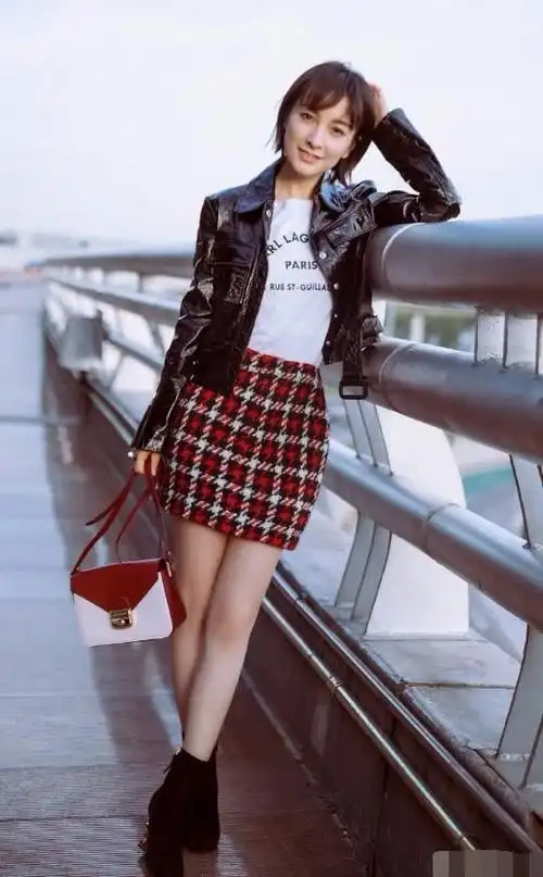 吴昕终于不是小粗腿了,穿袜靴还绑3圈铁丝固定?这腿细到离谱!