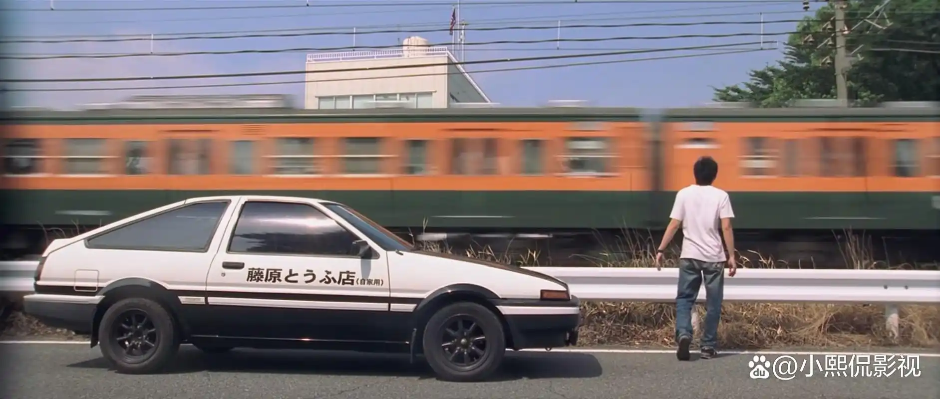 《头文字d》:周杰伦驾驭ae86征服秋名山,成为传奇车神!