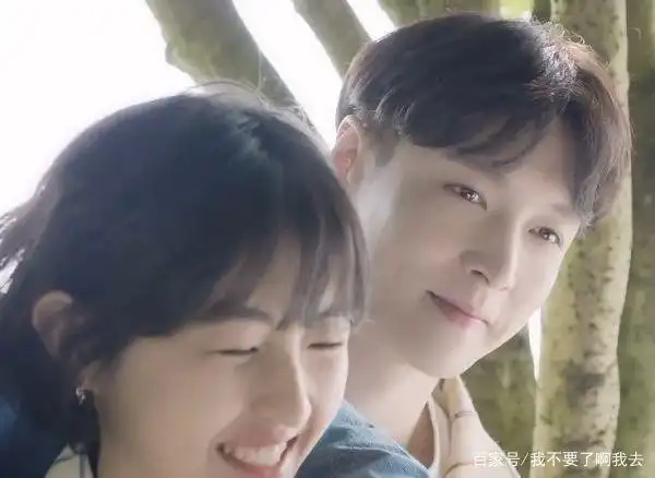 和彭昱畅张艺兴拍合照,张子枫的举动,和谁关系更好一目了然