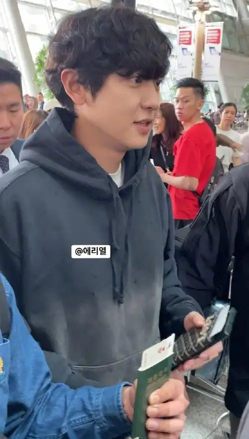 朴灿烈超话#朴灿烈唯一官方门面#【预览】231103 仁川机场出发 cr