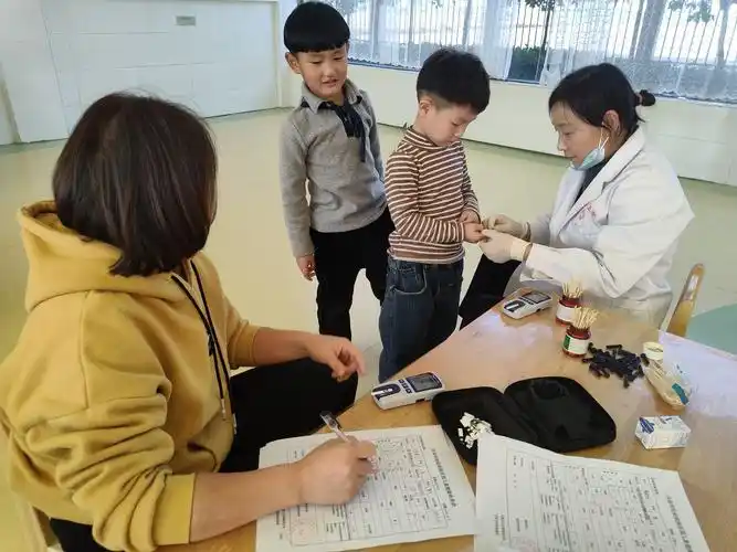 "关注健康,成长快乐"欢乐堡幼儿园体检篇