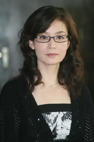 潘虹多次为灾区捐款 自称"半个四川人"(组图)