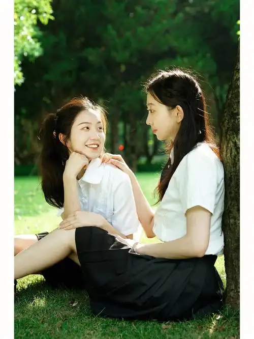 快拉着你的笨蛋闺蜜来拍美美双人毕业写真