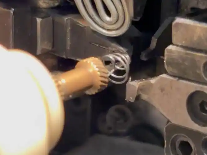 电池弹簧 精致而坚韧守护着电力的稳定与流畅