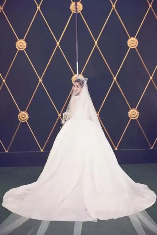 angelababy的婚纱要百万!适合普通人的5个小众婚纱品牌,也超美