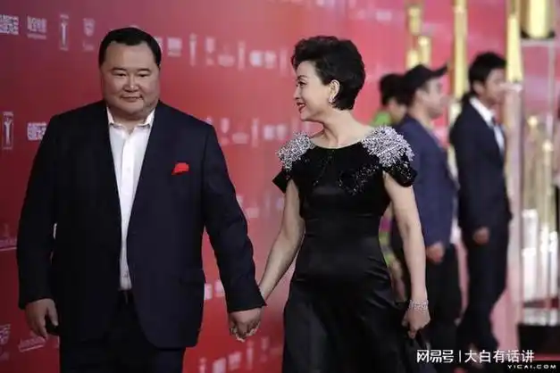 专属节目横空出世,节目中出席的人物也都是有头有脸的,成龙,刘德华