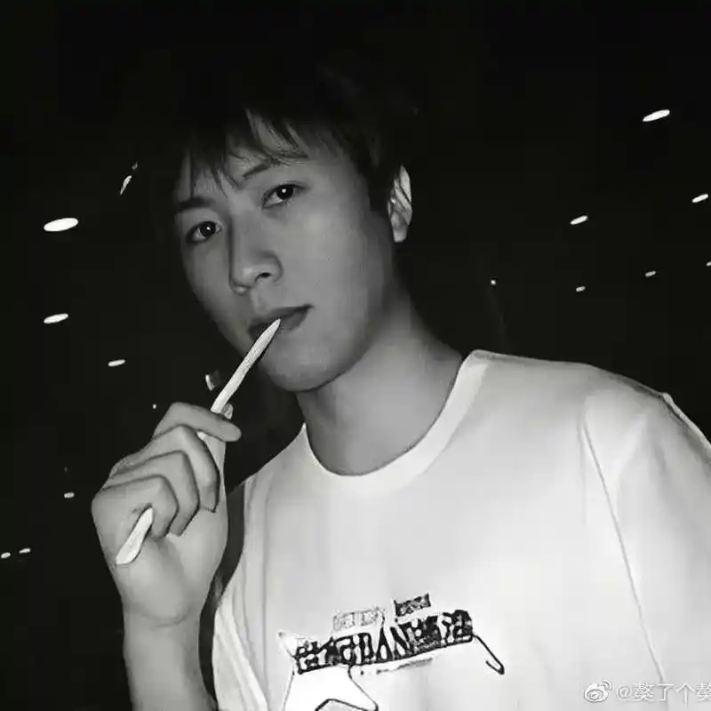 阿信 #五月天 年轻时候的小陈真真是我的梦中情男了,考古以 - 抖音