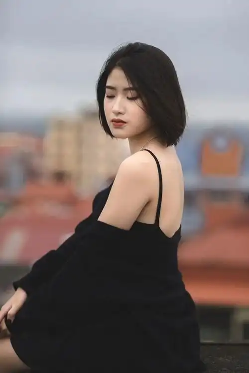 营造空间感因为是拍摄半身照,所以画面视野不会很大,故而一定要注意