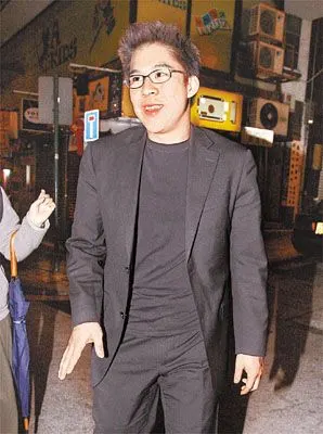 新欢不在旧爱同场 霍启刚重返夜场不避嫌(组图)