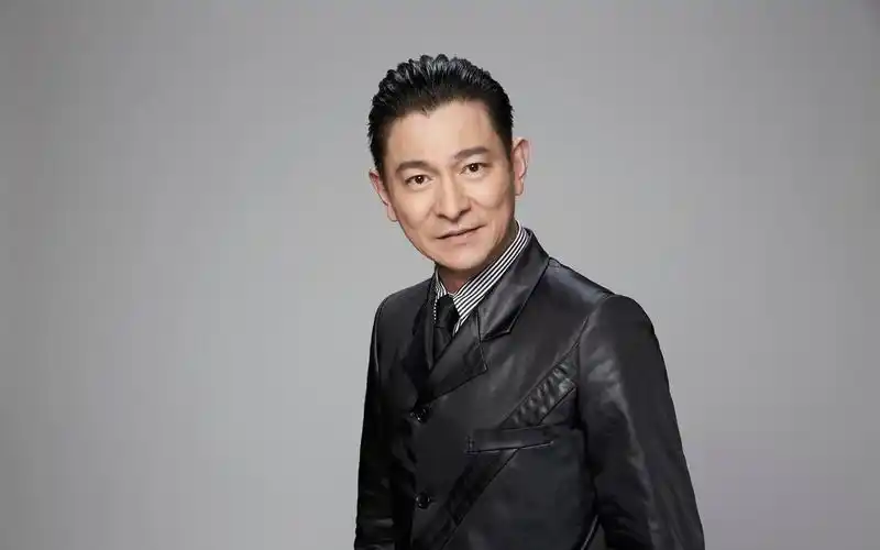 刘德华从24岁到60岁的容颜变化,多少人心中的不老男神