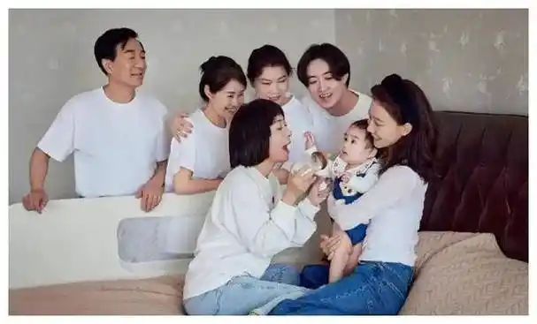 王珞丹全家共庆元宵节,喜迎新成员加入,晒出幸福全家福!
