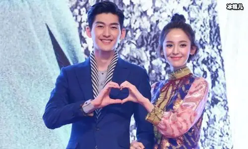 古力娜扎张翰疑似复合?昔日情侣分手后意难平再次同居