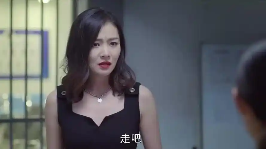 我的体育老师马莉跟田野闹别扭叫她也不理睬