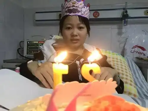 21岁美丽女孩患癌症丈夫无情离去去世前好多人给她大爱