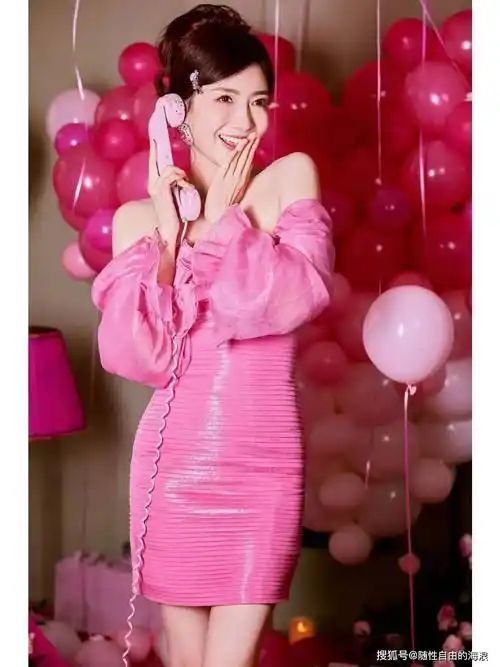 江疏影37岁生日,粉红芭比照,太漂亮了!_粉色_裙子_一身