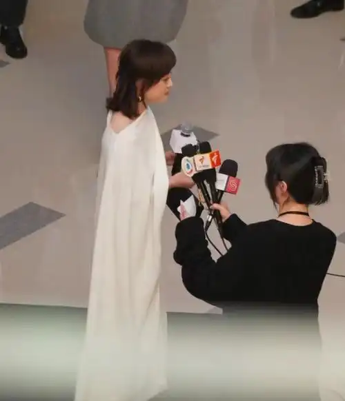 孙俪颜值回春了留长发妆造大变灵动十足如年轻10岁