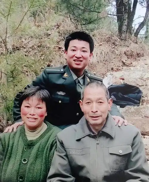 "卫国戍边英雄"陈红军的妻子肖嵌文,有了社会职务,渐入佳境