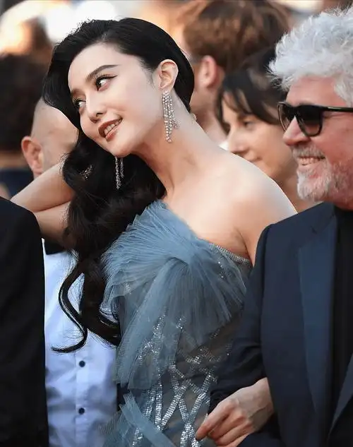 一场外国电影节的"狂欢"后,范冰冰还剩下什么?_明星_舞儿网