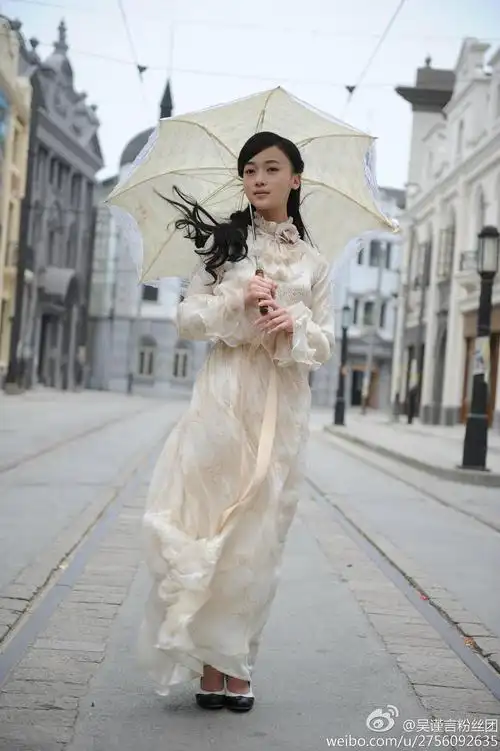 佳人 女二青萍/红羽冯青青个人舔颜向 感谢这部小电影记录了吴谨言最