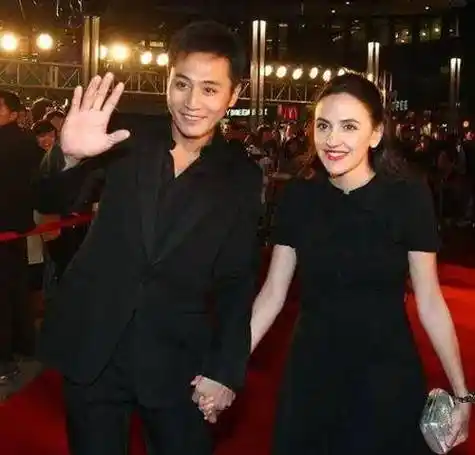 曾是谢娜前男友,分手后娶国外娇妻,结婚多年无绯闻_安娜_时候_章子怡