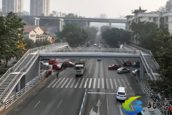 我区2座人行天桥建成即将投用