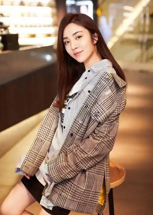 作为实力口碑演员,王晓晨一直秉持着认真演戏,低调生活的态度坚持着