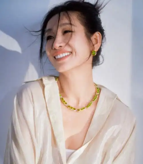 秦海璐看霸总小说上热搜?《花儿与少年好友记》:姐看小说好专注