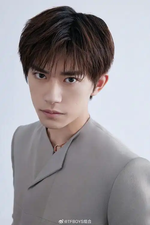 王俊凯王源易烊千玺抬眸##tfboys抬眸