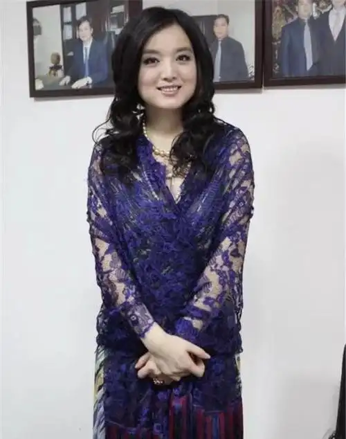 著名歌手白雪:人到中年突然爆红,离异后相守了完美的"姐弟恋"