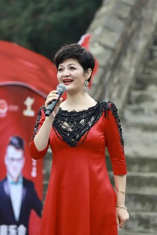 青年歌手李晓婵"最美中国"放歌长城音乐会圆满落幕