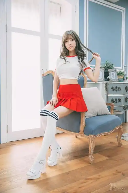 美腰迷你超短裙美女