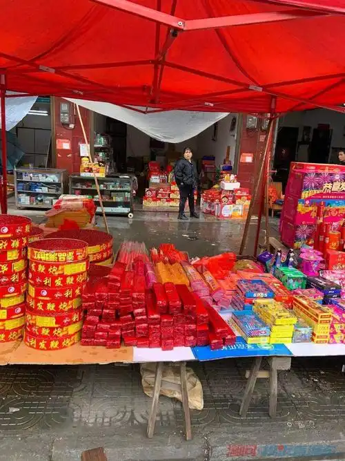 张美娥日杂店出售的鞭炮等危险品