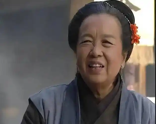 一:年轻时的李明启是位大美女李明启老师在年轻时的美貌不可忽视.