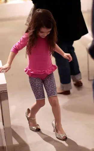 求小女孩穿高跟鞋的图片,要多!