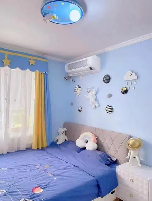 这样的设计不仅在功能上考虑到了儿童的生活习惯,还让整个房间更加