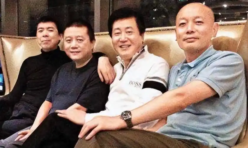 导演赵宝刚:闪婚娶初恋丁芯,47岁有喜,结婚36年宠妻如宝_孙红雷_时候