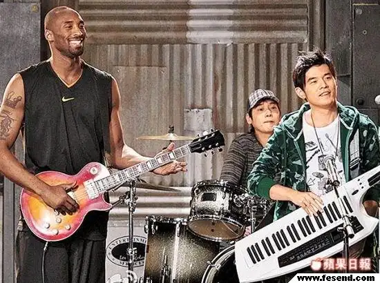 周杰伦新广告挑战科比nba球星拿吉他制造笑果