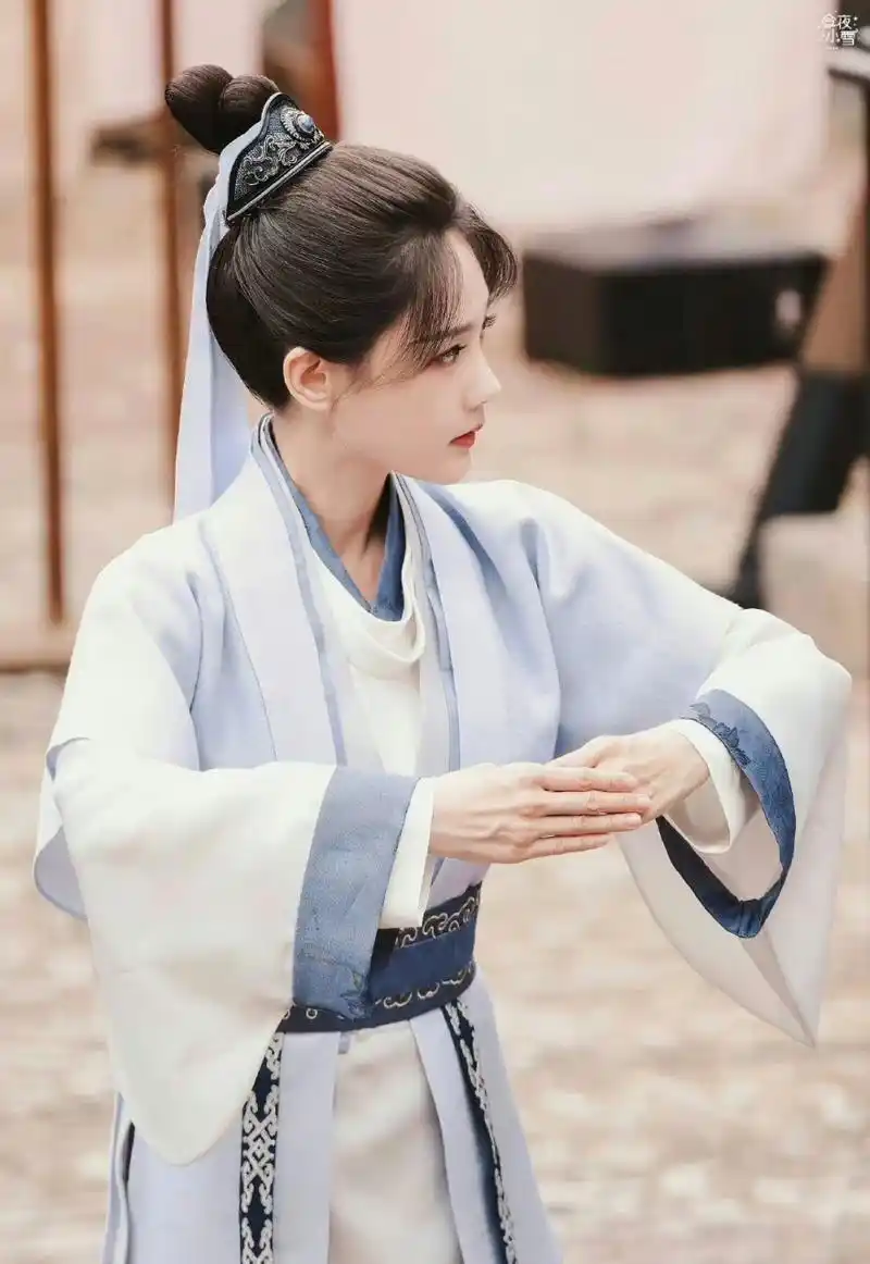 李一桐《云秀行》男装路透,仪态真的好#李一桐